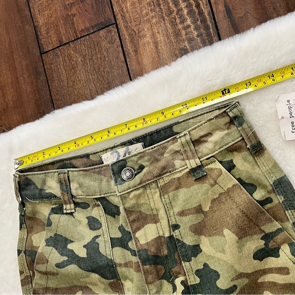 Free People Remy Green Camo High-Waisted Wide Leg Jeans Size 24 NWT - Picture 14 of 16